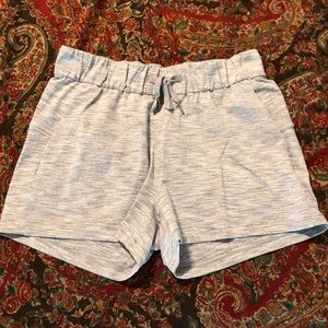 Lululemon On The Fly Short. Size 6